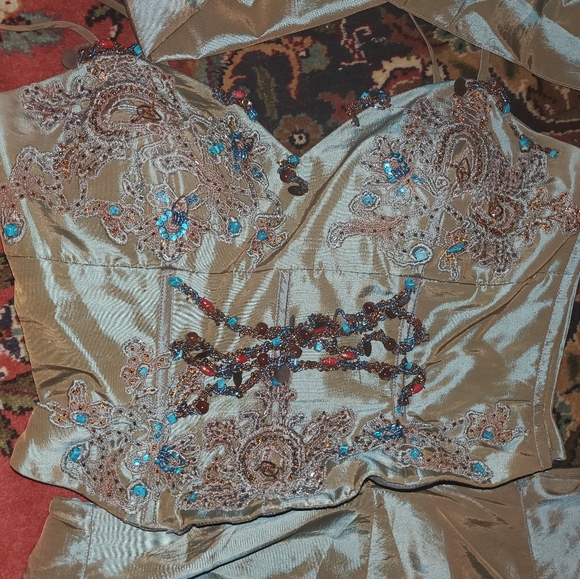 Beautiful 2 Peice Prom Dress - Picture 4 of 6